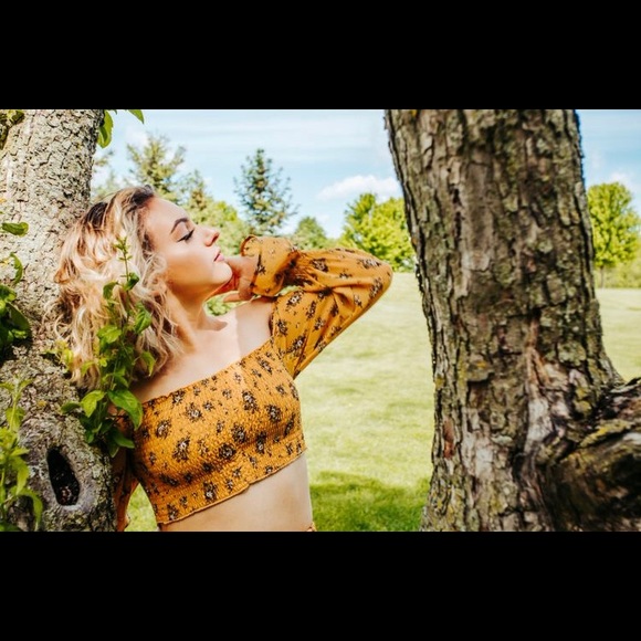 Meet your Posher, Nicole - Picture 2 of 12